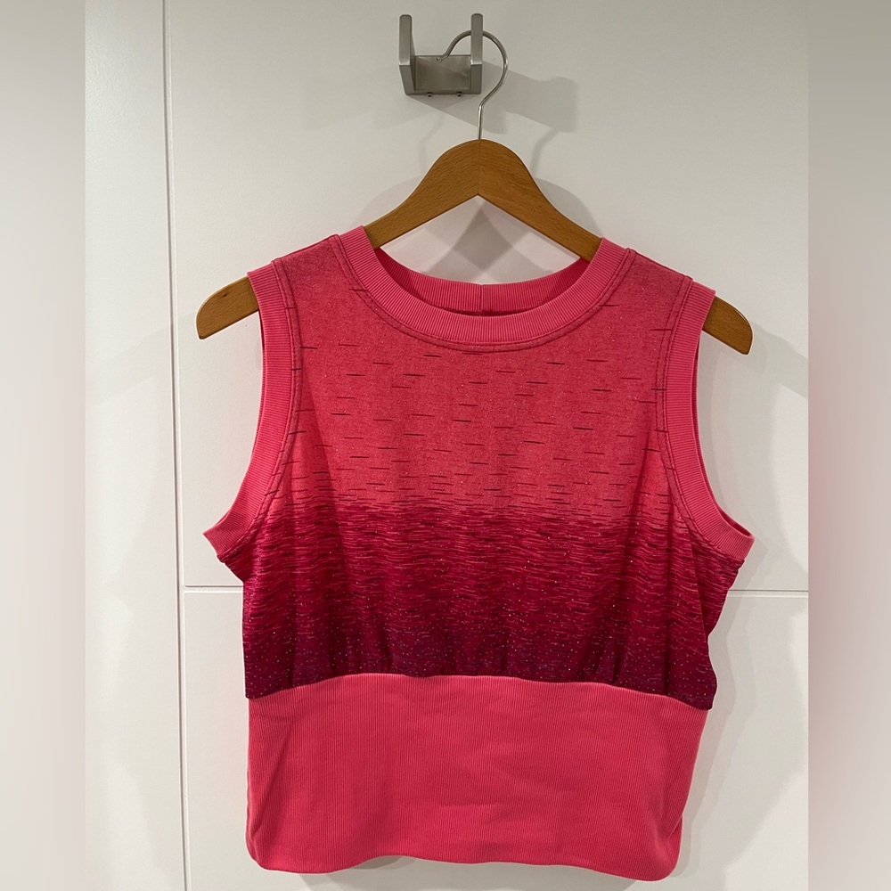 No brand. Sparkle pink ombré tank top, Medium, NWOT.
